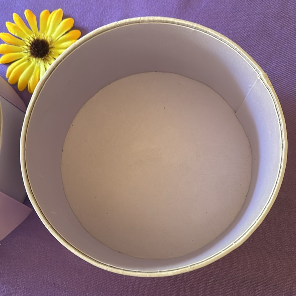 ๐ VINTAGE; Lilac-Colored Mini Hat or Gift Box with Bow and Rosebud Decor on Top! - Picture 7 of 11